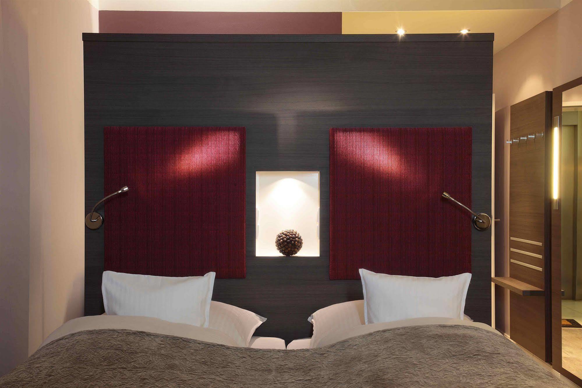 Romantik Seehotel Eichenhain ペルツァーハケン エクステリア 写真